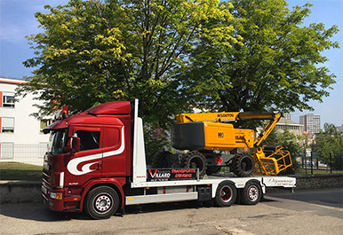 Transport d'engin d'élévation de type nacelle