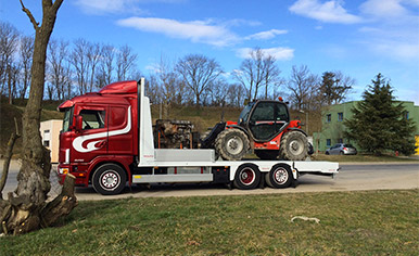 Transport d'engin de manutention