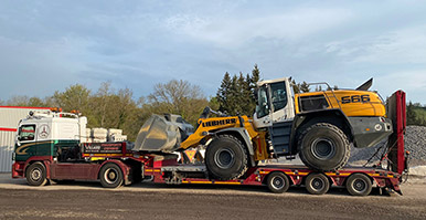 Transport d'engins de chantier chargeuse, mini-chargeuse, pelleteuse, tractopelle, nacelle, bulldozer